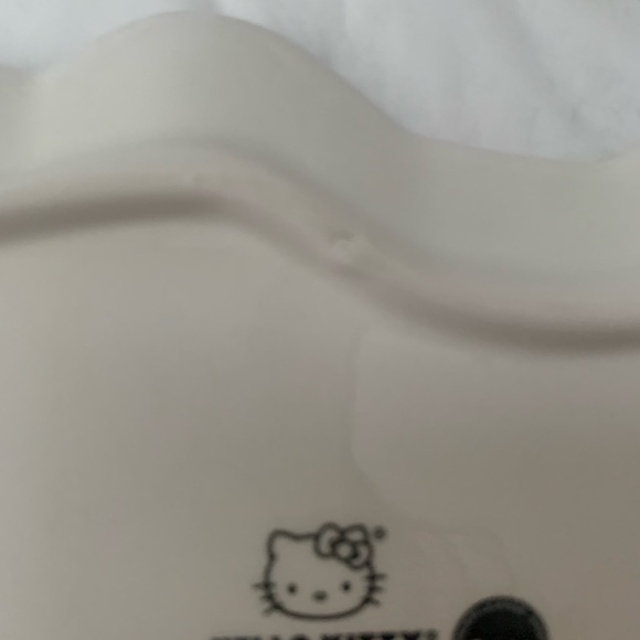 Sanrio Hello Kitty 8" Ceramic Logo Face Plate with Gold Bow - 2 pcs - Picture 4 of 5